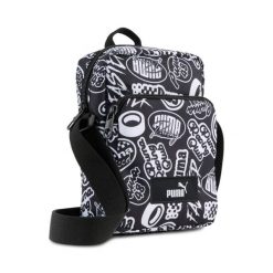 Torba na ramię Puma Academy Aop czarna, z materiałów z recyklingu. Białe torby na ramię Puma, bez wzorów, z materiału, eleganckie, na ramię, z nadrukiem, bez dodatków. Za 84.83 zł.