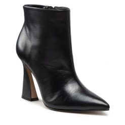 Botki Simple. Czarne botki Simple, bez wzorów, bez obcasa, na słupku, bez zapięcia. Za 599.00 zł.