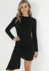 Czarna Dopasowana Sukienka z Szerokim Pasem i Metaliczną Nicią Zelko. Czarne sukienki Born2be, na imprezę, z aplikacjami, z materiału, eleganckie, z asymetrycznym kołnierzem, bez ramiączek, mini, asymetryczne. Za 89.99 zł.