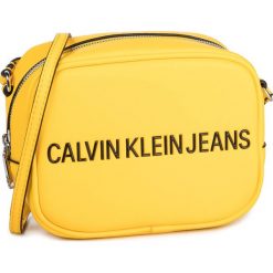 Torebka CALVIN KLEIN JEANS - Sculpted Camera Bag K60K605791 ZBN. Żółte listonoszki Calvin Klein Jeans, bez wzorów, z jeansu, bez dodatków. Za 269.00 zł.