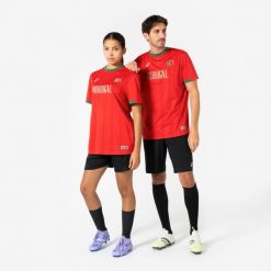 Koszulka piłkarska dla kibiców Portugalia 2026. Czerwone bluzki KIPSTA, s, bez wzorów, z materiału, sportowe, bez kołnierzyka, bez ramiączek. Za 44.99 zł.