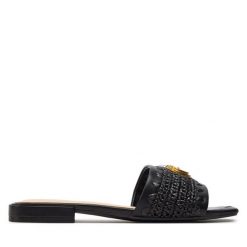 Klapki Guess. Brązowe klapki Guess, z aplikacjami, bez obcasa. Za 299.99 zł.