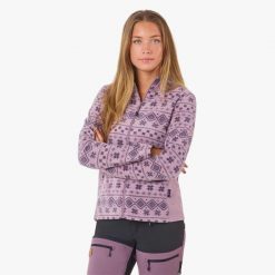 Bluza polarowa turystyka damska Swedemount Idre Fleece III wodoodporna. Czerwone bluzy SWEDEMOUNT, na zimę, bez wzorów, z polaru, bez kaptura. Za 129.99 zł.