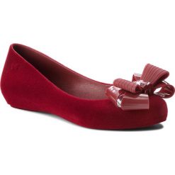 Baleriny ZAXY - Pop Flocked II Fem 82542 Burgund 51901 BB285030 02064. Czerwone baleriny Zaxy, bez wzorów, z materiału, bez obcasa. W wyprzedaży za 159.00 zł.