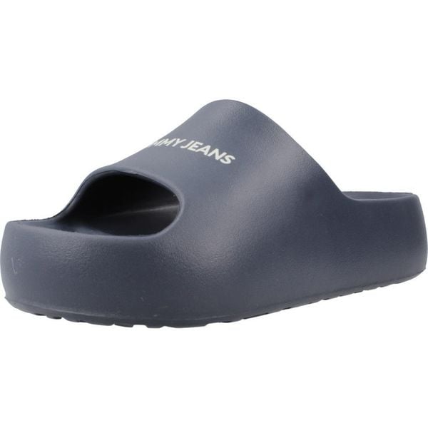 Sandały TOMMY JEANS TJW CHUNKY FLATFORM SLID Niebieski. Niebieskie sandały TOMMY HILFIGER, bez wzorów, z gumy, bez obcasa, bez zapięcia. Za 177.99 zł.