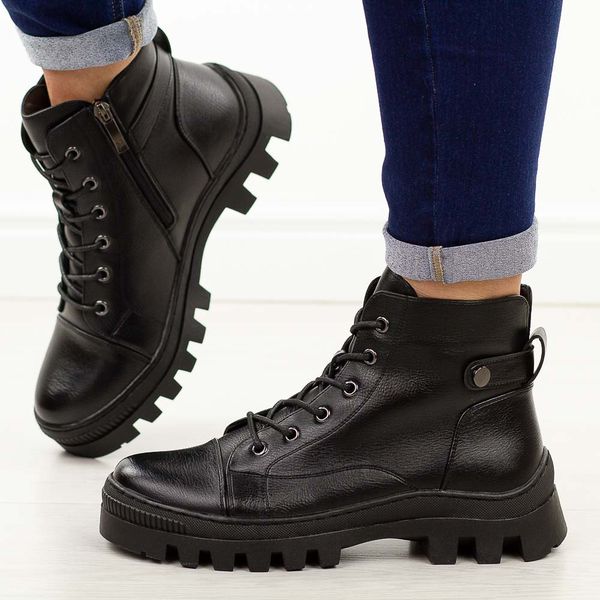 Czarne bkpu botki damskie na traperze Potocki 19317. Czarne botki POTOCKI, na jesień, bez wzorów, z dzianiny, z okrągłym noskiem, bez obcasa, bez zapięcia. Za 229.00 zł.