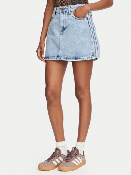 Adidas Spódnica jeansowa KQ6487 Niebieski jasny Regular Fit. Niebieskie spódnice Adidas, bez wzorów, z bawełny. Za 279.99 zł.