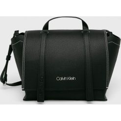 Calvin Klein - Torebka. Czarne torby na ramię Calvin Klein, bez wzorów, z materiału, casualowe, do ręki, średnie, bez dodatków. W wyprzedaży za 319.90 zł.
