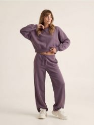 Krótka bluza crewneck - fioletowy. Fioletowe bluzy Sinsay, l, bez wzorów, bez kaptura. Za 49.99 zł.