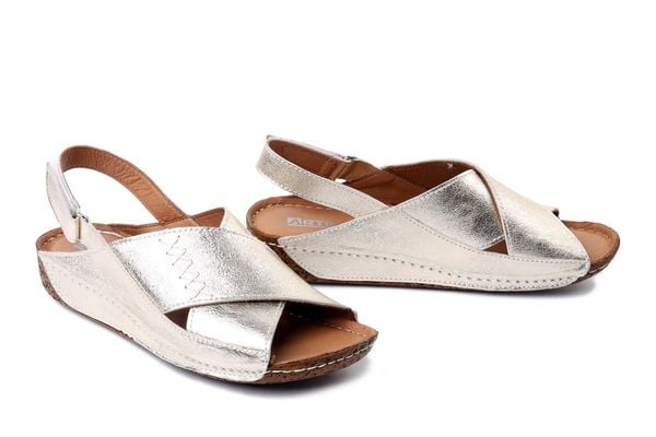ARTIKER RELAKS 58C3238 gold, sandały damskie. Żółte sandały Artiker Relaks, bez wzorów, ze skóry, bez obcasa, na koturnie, bez zapięcia. Za 136.43 zł.