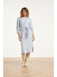 Smashed Lemon Sukienka dzianinowa w kolorze błękitnym rozmiar: XXL. Niebieskie sukienki Smashed Lemon, na co dzień, xxl, bez wzorów, z dzianiny, bez kołnierzyka, bez ramiączek, midi, proste. Za 165.99 zł.