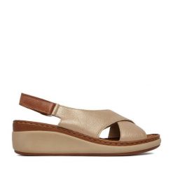 Sandały Lasocki. Brązowe sandały Lasocki, bez wzorów, bez obcasa, na koturnie, bez zapięcia. Za 179.99 zł.