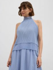 BGN Bluzka w kolorze błękitnym rozmiar: 36. Niebieskie bluzki BGN, bez wzorów, bez kołnierzyka, bez ramiączek. Za 74.28 zł.