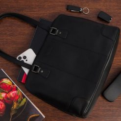 Torebka skórzana damska klasyczna duża A4 na ramię Beltimore czarna N35. Czarne torby na ramię bez wzorów, klasyczne, na ramię, duże, bez dodatków. Za 299.99 zł.