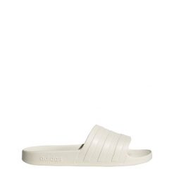 Klapki adilette Aqua. Białe klapki Adidas, bez wzorów, bez obcasa. Za 99.95 zł.