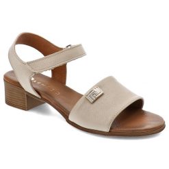 Beżowe Sandały Armodo Stylowe Obuwie Damskie. Brązowe sandały Armodo, bez wzorów, ze skóry, eleganckie, bez obcasa, na obcasie, bez zapięcia. Za 269.99 zł.