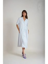 Monki Sukienka w kolorze błękitnym rozmiar: XXL. Niebieskie sukienki Monki, na co dzień, xxl, bez wzorów, z wiskozy, bez kołnierzyka, bez ramiączek, maxi, proste. Za 43.99 zł.