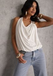 Biały Marszczony Top Halter z Łańcuszkiem i Kwiatem Przy Dekolcie Idivanna. Białe topy Renee, m, bez wzorów, z jeansu, bez kołnierzyka, bez ramiączek. Za 109.99 zł.