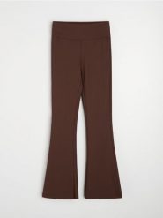Prążkowane legginsy flare - brązowy. Brązowe legginsy Sinsay, l, bez wzorów, prążkowane. Za 39.99 zł.