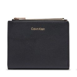 Portfel Calvin Klein. Czarne portfele Calvin Klein, bez wzorów. Za 225.99 zł.