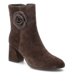 Botki damskie D&A by S.Barski na stabilnym obcasie typu słupek z ozdobną aplikacją w kształcie kwiatu brązowe, MR62-9053 Brown. Brązowe botki S.BARSKI, z aplikacjami, bez obcasa, na obcasie, bez zapięcia. Za 359.00 zł.
