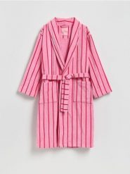 Szlafrok z paskiem - intensywny róż. Czerwone szlafroki Reserved, l, bez wzorów, z bawełny, bez ramiączek, bez kaptura. Za 159.99 zł.