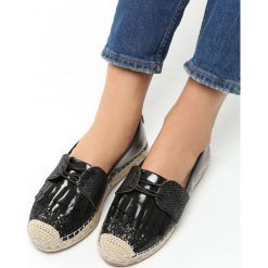 Czarne Espadryle Amazing Grace. Czarne espadryle Born2be, bez wzorów, bez obcasa, na platformie, bez zapięcia. Za 29.99 zł.