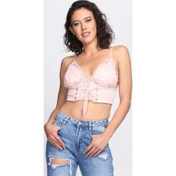 Różowy Top Each Time. Czerwone topy Born2be, s, bez wzorów, z koronki, bez kołnierzyka, bez ramiączek. Za 29.99 zł.