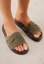 Zielone Klapki z Przekładanymi Paskami i Ozdobnymi Nitami Talysha. Zielone klapki Renee, bez wzorów, z koronki, bez obcasa, na płaskiej podeszwie. Za 79.99 zł.