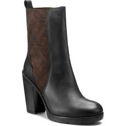 Botki FLY LONDON - Mezafly P143800000 Black. Czarne botki Fly London, bez wzorów, z materiału, bez obcasa, bez zapięcia. W wyprzedaży za 369.00 zł.