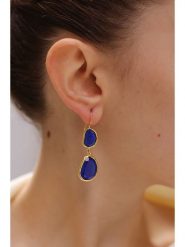 L'Atelier de Gaia Pozłacane kolczyki z elementami ozdobnymi rozmiar: onesize. Niebieskie kolczyki L'Atelier de Gaia, pozłacane, z zapięciem typu bigiel. Za 60.99 zł.