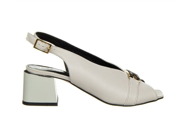 Sandały Bayla-159 4618 002-P Szary Lico 159142, Skóra naturalna - 36. Szare sandały Bayla, z aplikacjami, z materiału, bez obcasa, na słupku, bez zapięcia. W wyprzedaży za 224.10 zł.