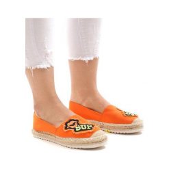 Pomarańczowe espadryle L-1047. Brązowe espadryle ButyModne, bez wzorów, bez obcasa, bez zapięcia. Za 69.00 zł.