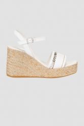 KARL LAGERFELD Białe sandały Gable, Rozmiar 40. Białe sandały KARL LAGERFELD, bez wzorów, bez obcasa, bez zapięcia. W wyprzedaży za 532.99 zł.
