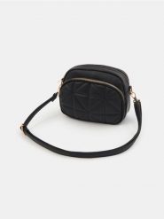 Pikowana torebka na ramię z regulowanym paskiem - czarny. Czarne torby na ramię Sinsay, bez wzorów, na ramię, pikowane, bez dodatków. Za 39.99 zł.