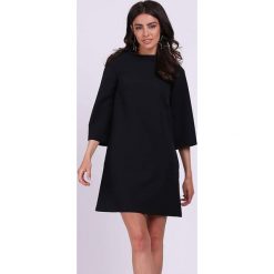 Sukienka w kolorze czarnym. Czarne sukienki Jesienny butik, xs, bez wzorów, bez kołnierzyka, bez ramiączek, mini. W wyprzedaży za 119.95 zł.