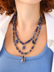 Pierres delicates Pozłacany naszyjnik z elementami ozdobnymi - dł. 50 cm rozmiar: onesize. Niebieskie naszyjniki Pierres delicates, z lazurytem, pozłacane. Za 159.21 zł.