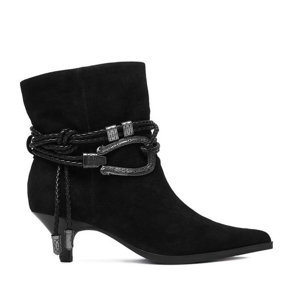 Botki Badura. Czarne botki Badura, bez wzorów, bez obcasa, na słupku, bez zapięcia. Za 499.99 zł.