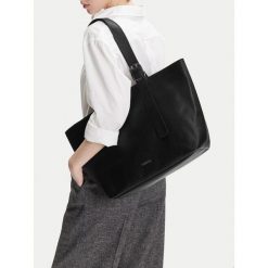 Torebka Lasocki. Czarne shopper Lasocki, bez wzorów, bez dodatków. Za 199.99 zł.