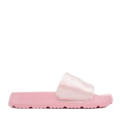 Klapki Juicy Couture. Czerwone klapki Juicy Couture, bez wzorów, bez obcasa. Za 119.99 zł.