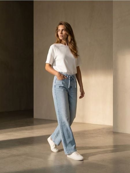 Jeansy straight wide leg z efektem sprania - niebieski. Niebieskie jeansy Sinsay, bez wzorów. Za 59.99 zł.