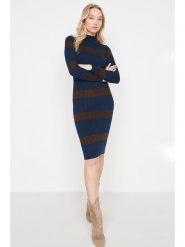 Trendyol Sukienka dzianinowa w kolorze brązowo-granatowym rozmiar: L. Niebieskie sukienki Trendyol, l, bez wzorów, z dzianiny, bez kołnierzyka, bez ramiączek, midi. Za 65.95 zł.