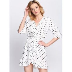 Biała Sukienka Flavorer. Białe sukienki Born2be, na imprezę, na lato, m, z aplikacjami, retro, bez kołnierzyka, bez ramiączek, kopertowe. Za 79.99 zł.