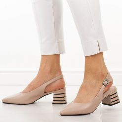 Beżowe czółenka damskie na obacasie Vinceza 62285. Brązowe czółenka VINCEZA, bez wzorów, ze skóry, bez obcasa, na obcasie, bez zapięcia. Za 179.00 zł.