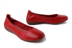 JOSEF SEIBEL 74801 133 400 Fenja 01 rot, baleriny, czółenka damskie. Czerwone baleriny Josef Seibel, bez wzorów, ze skóry, bez obcasa. Za 251.93 zł.