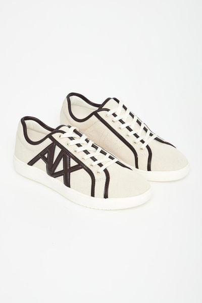 Trampki damskie ARMANI EXCHANGE. Trampki Armani Exchange, bez wzorów, bez zapięcia. W wyprzedaży za 419.40 zł.