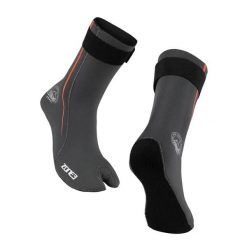 Skarpetki do pływania Zone3 Active-Flex. Czarne skarpety ZONE3, bez wzorów, z materiału. Za 189.99 zł.