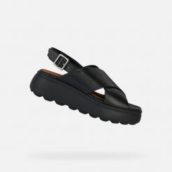 Damskie sandały Geox Spherica EC4.1 S A. Czarne sandały Geox, bez wzorów, z materiału, bez obcasa, na platformie, bez zapięcia. Za 466.99 zł.