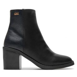 Botki Lee. Czarne botki Lee, bez wzorów, bez obcasa, na słupku, bez zapięcia. Za 249.99 zł.