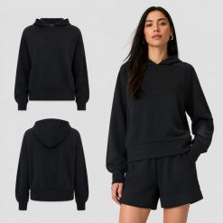 BLUZA DAMSKA 4F DRESOWA NIEROZPINANA Z KAPTUREM Z MODALEM KOLOR CZARNY. Czarne bluzy 4f, l, bez wzorów, z dresówki, z kapturem. Za 136.00 zł.